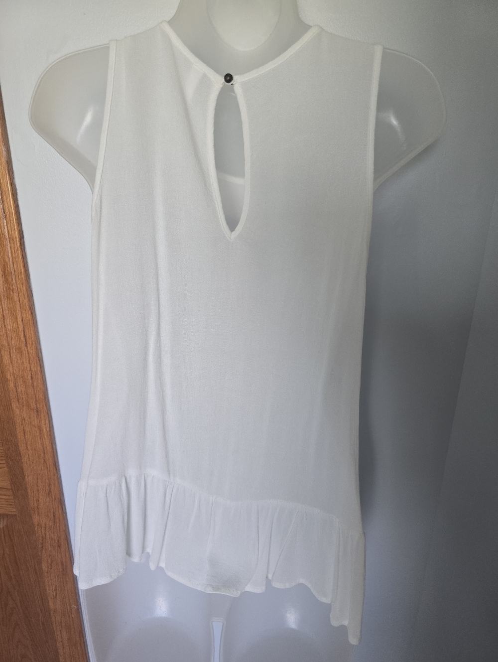NWOT Xhilaration white sleeveless Embroidered Floral Tank Top Womens Size Medium - Picture 7 of 12
